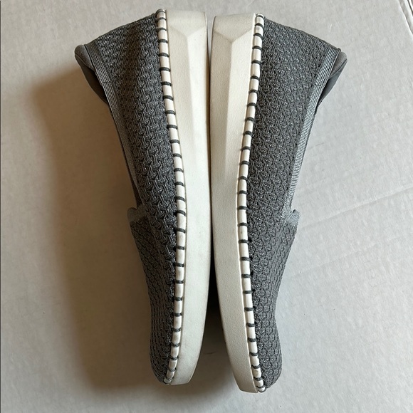 Stylish Gray Slip-On Shoes - Picture 6 of 10